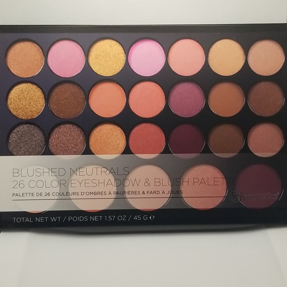 Bh Cosmetics 26 color eyeshadow & blush palette